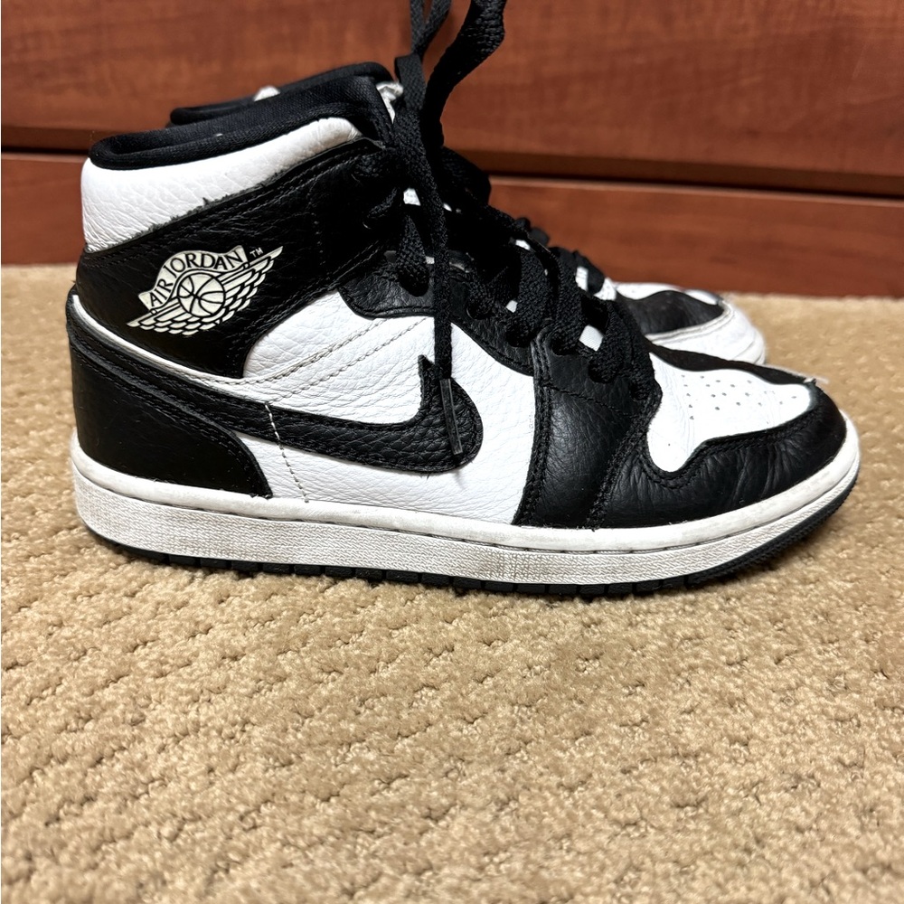 Women’s Nike Air Jordan Mid SE Homage. Size 6.5